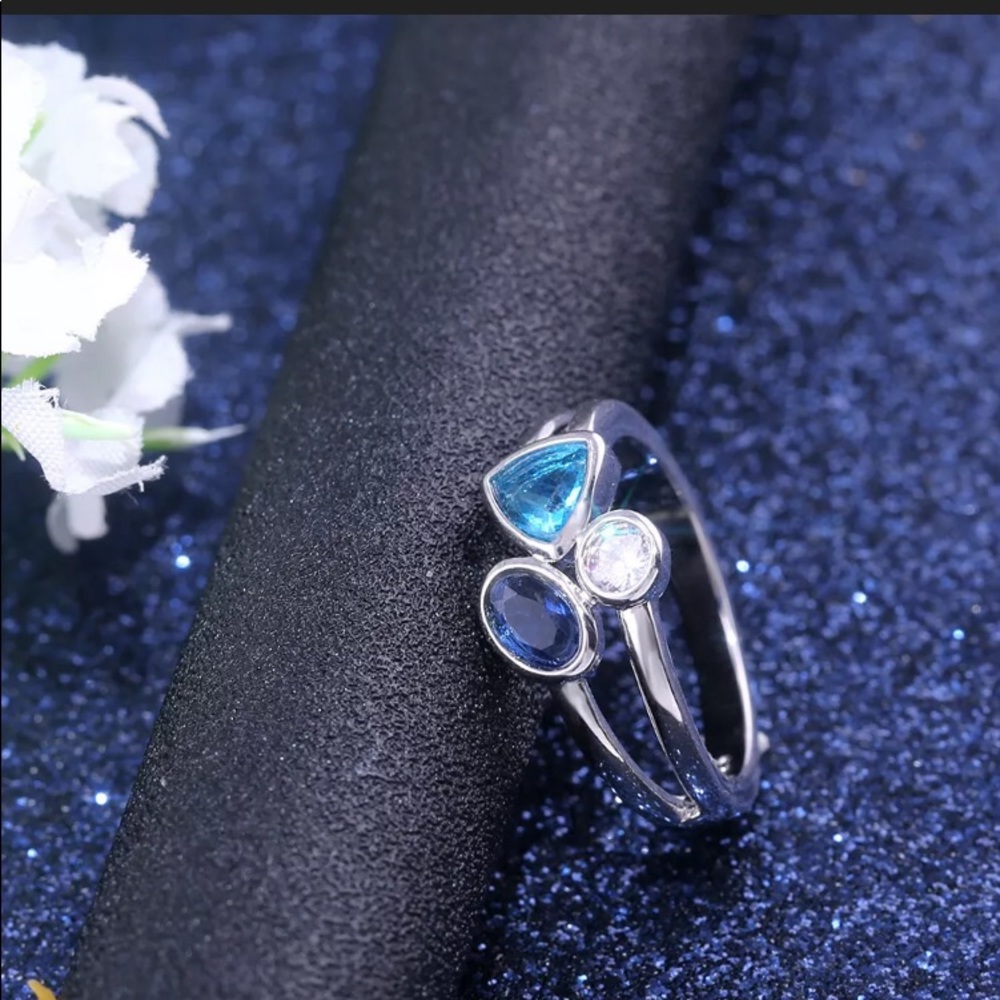 .925 Sterling Silver Blue & White Topaz Ring - Picture 5 of 7